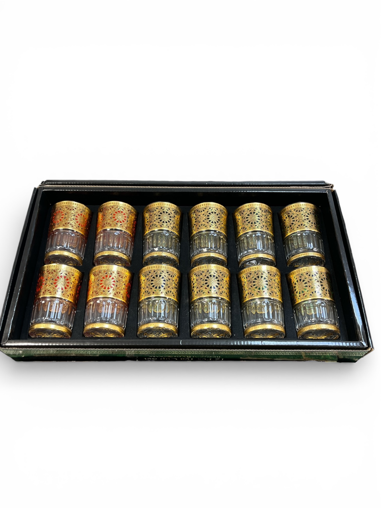 Coffret 12 Verres à Thé Marocains Dorés sur Plateau - Décor Ajouré Oriental